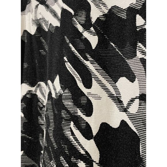 ~ Escada Top 42 US 10/12 Knit Shirt Short Sleeve Gold Logo Scoop ViscoseElastane - Picture 11 of 16